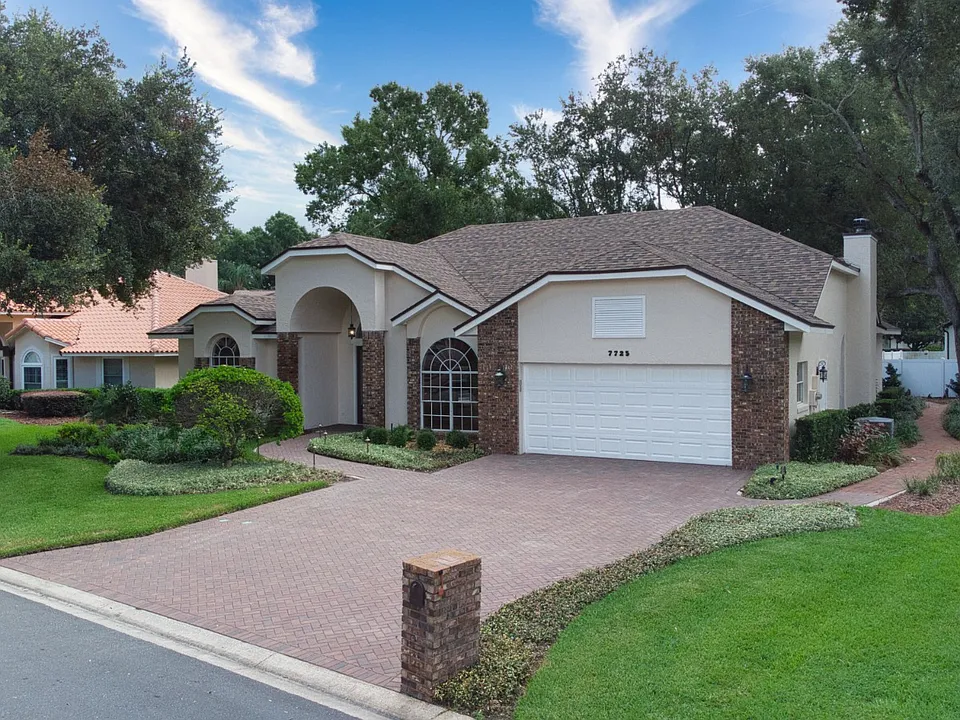 7725 Apple Tree Cir