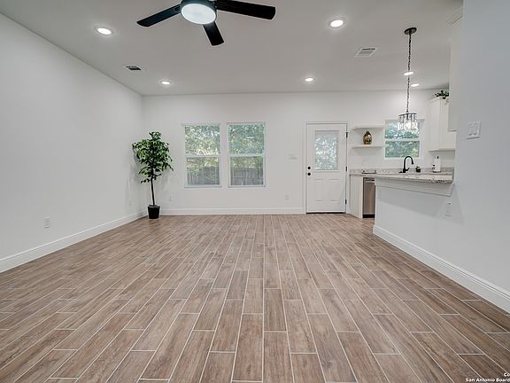 3rd image of 487 Sterling Dr