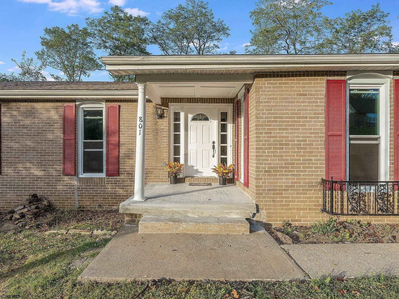 5 bed, 3.0 bath, $2,900 — Photo 2
