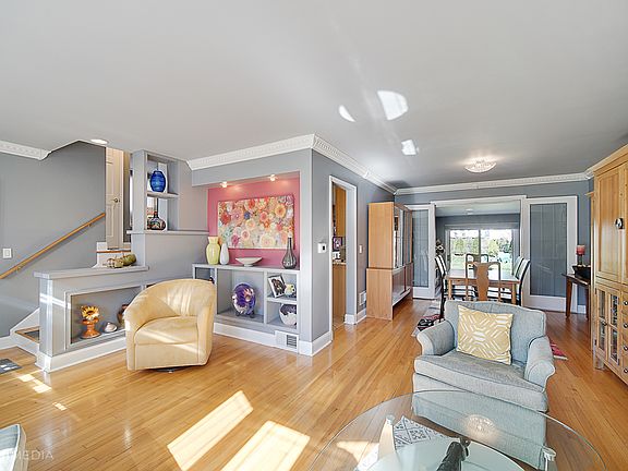 4th image of 1611 E Willow Ave