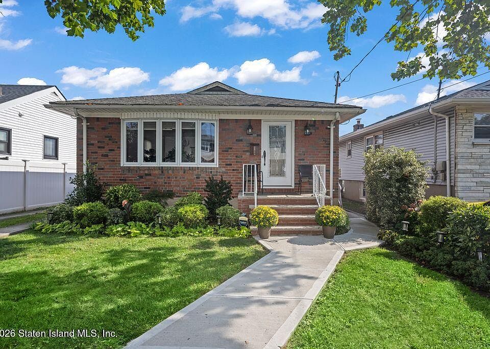 1st image of 79 Renwick Ave