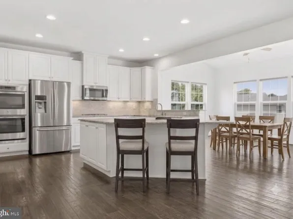 7 Montella Cir, Pottstown, PA 19464