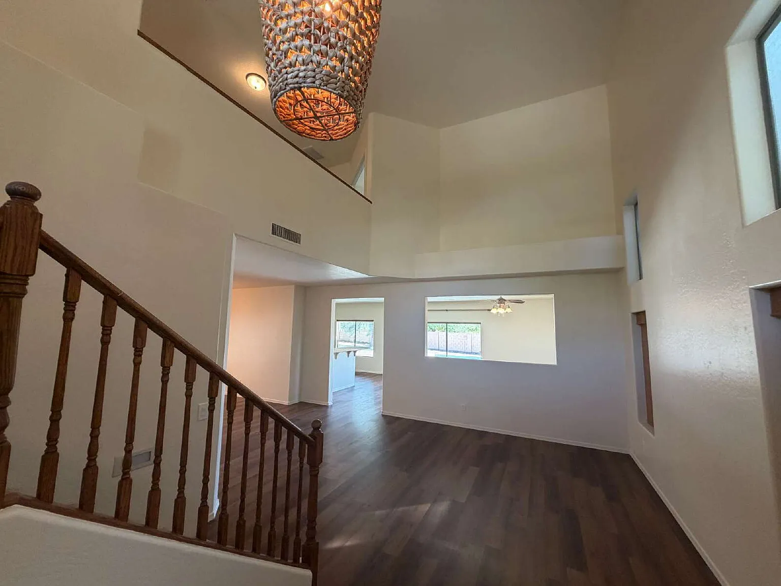 4 bed, 2.5 bath, 2691 sqft, $2,295 — Photo 3