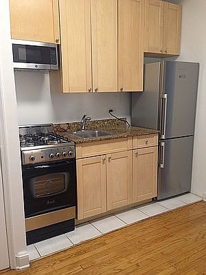 4th image of 213 E 66th St #601