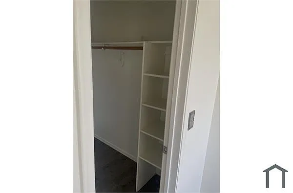 Building Photo - 1810 E Blacklidge Dr #424