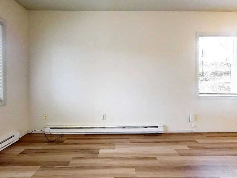 200 Grover St — Photo 7