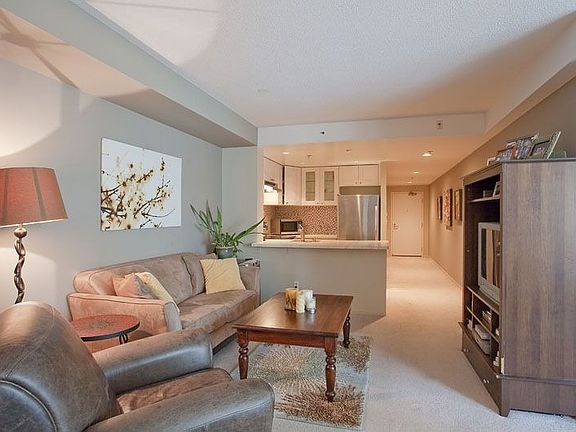 2nd image of 240 Lombard St #639
