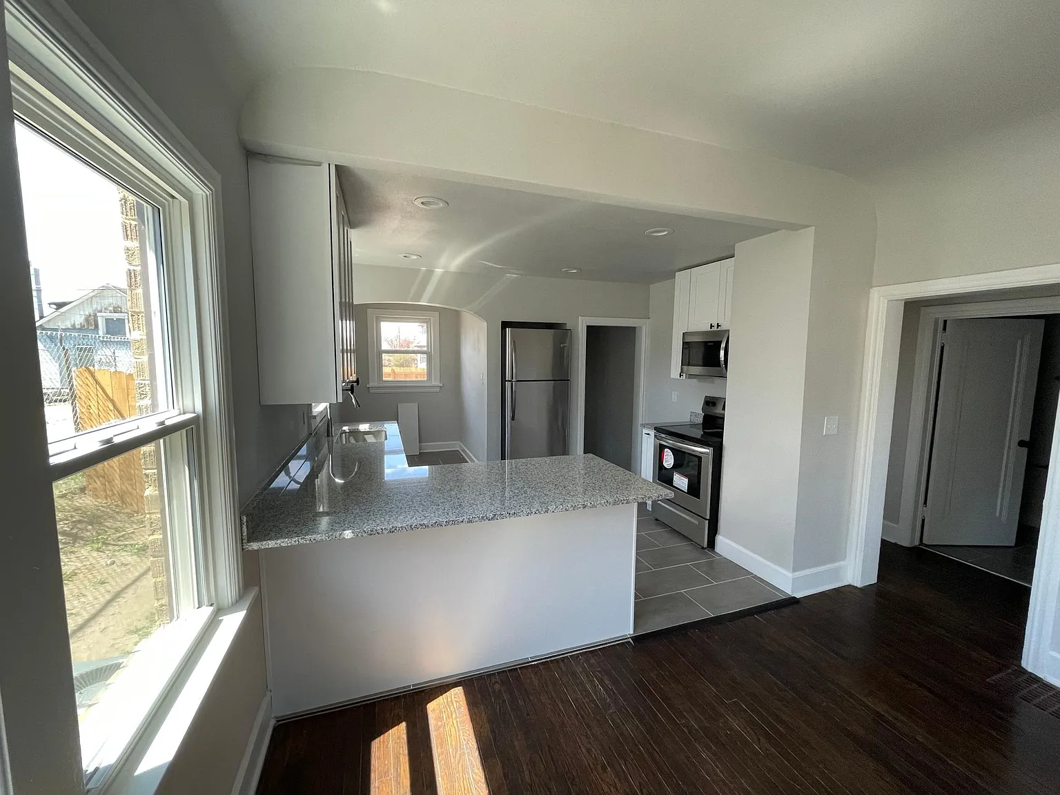 3 bed, 1700 sqft, $2,900 — Photo 2