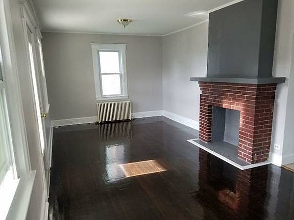4th image of 17 Whittemore Pl Floor 1