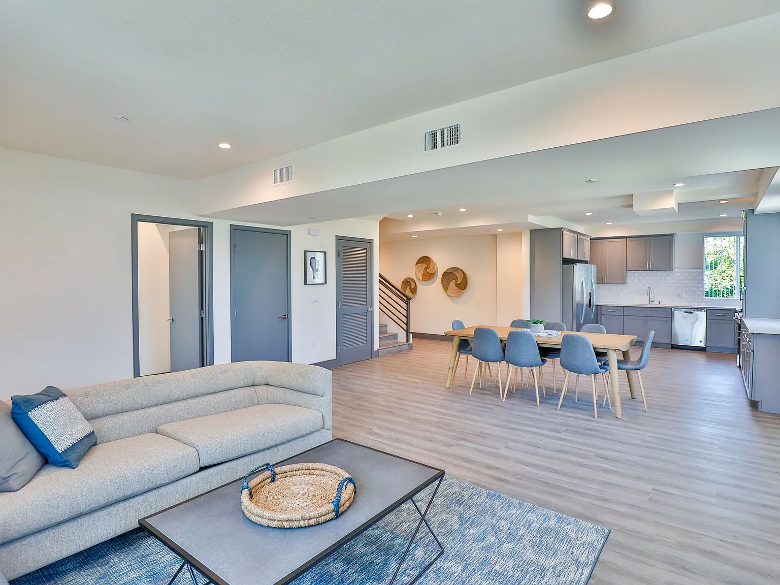 Aries Townhomes and Apartments — Photo 2