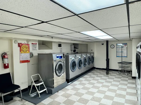 141-25 Northern Boulevard image 7 of 22