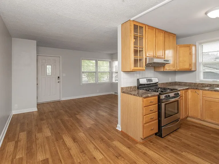 1413 Lake St NE — Photo 9