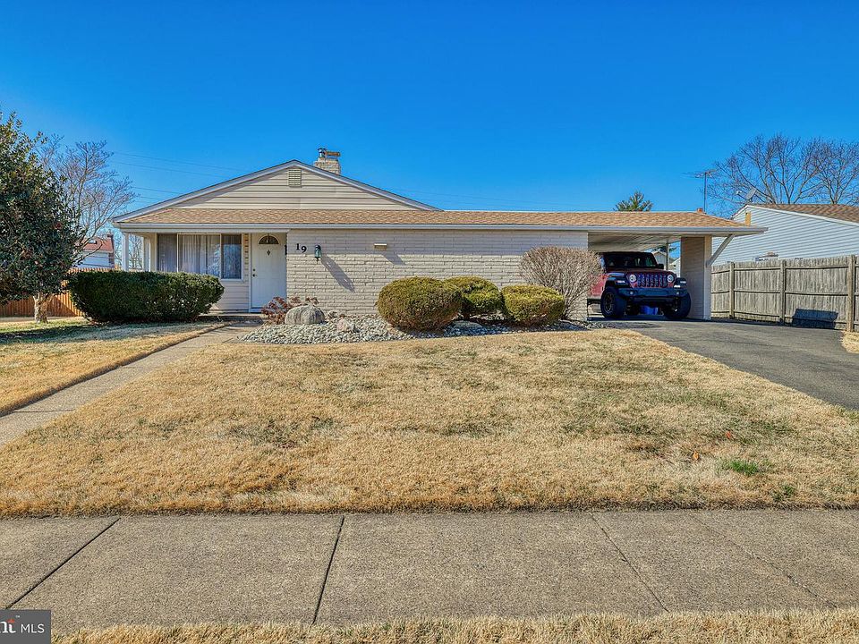 1st image of 19 Dewberry Ln