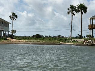 9702 Airway Ln, Galveston, TX 77554