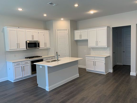 2nd image of 4705 Piedras Lanzar Dr