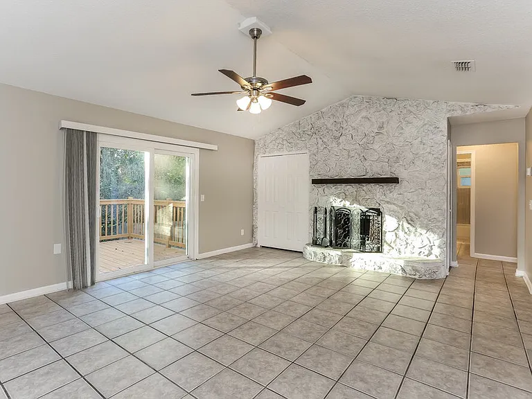 1548 Oak Ridge Dr W — Photo 3