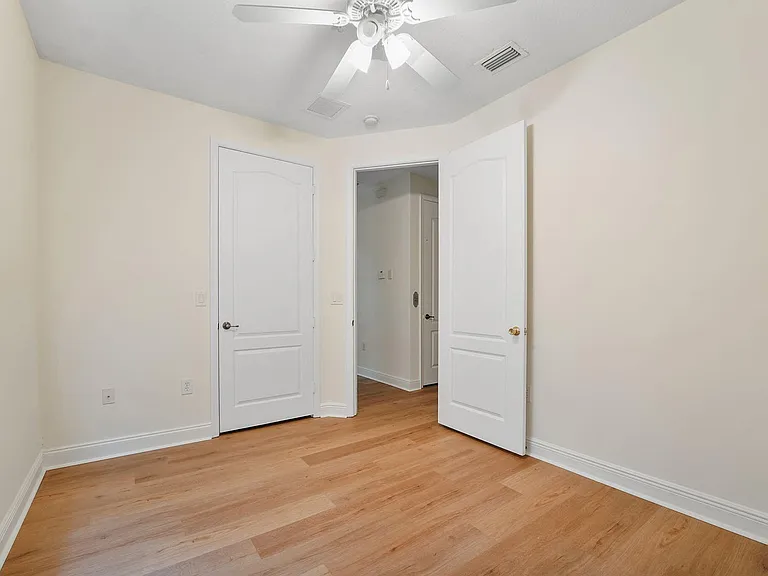 560 NW 39th Cir #560 — Photo 19