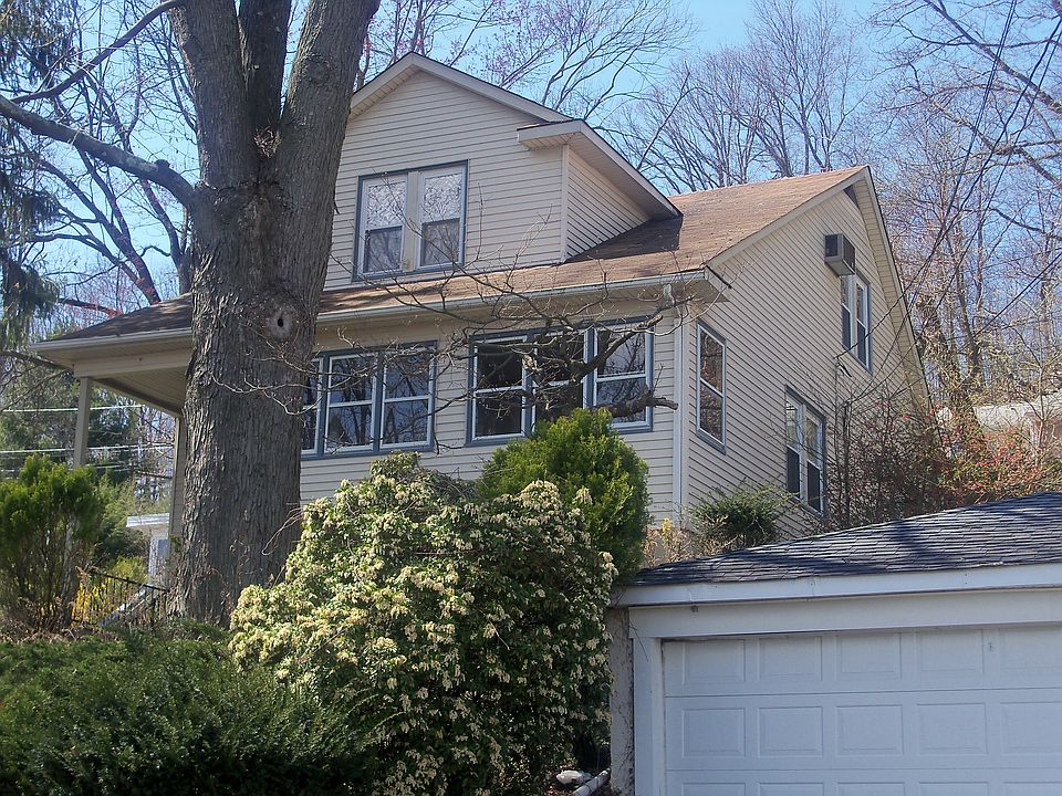 2nd image of 100 E Prospect St #2