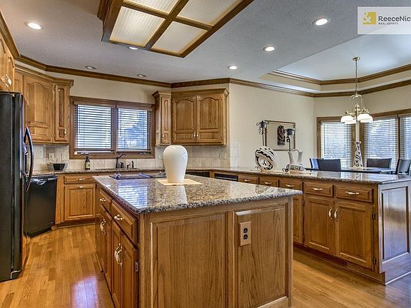 All newer appliances in the kitchen.