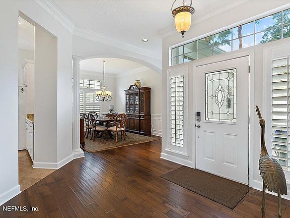 4th image of 109 Waters Edge Dr N