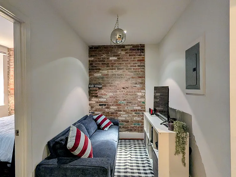 636 E 11th St #1K — Photo 4