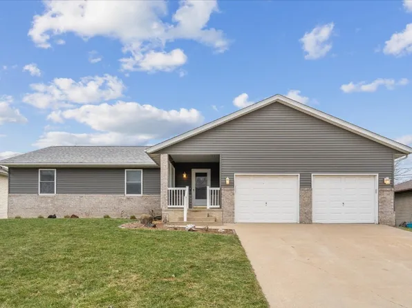 2145 Cherry Ln NE, Cedar Rapids, IA 52402