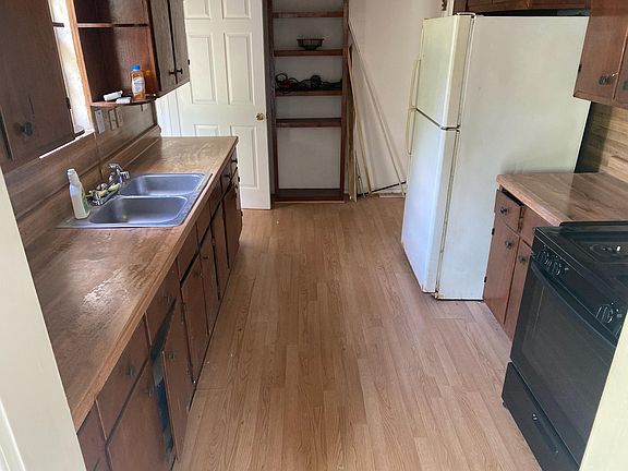 3rd image of 2102 Oaklawn Dr