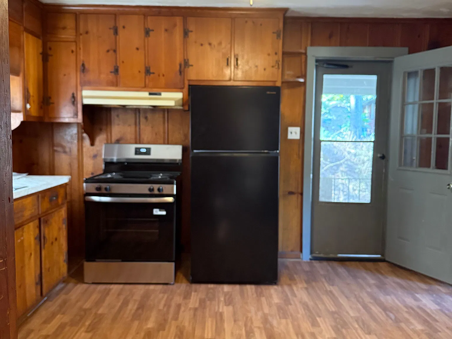 3 bed, 1.5 bath, 1600 sqft, $1,200 — Photo 3