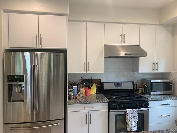 4th image of 281 N Mar Vista Ave Unit 6