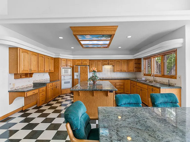 3957 Valley Oak Dr — Photo 21
