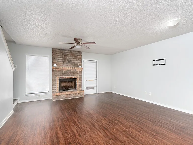 4010 Oak Bay Dr #E — Photo 7