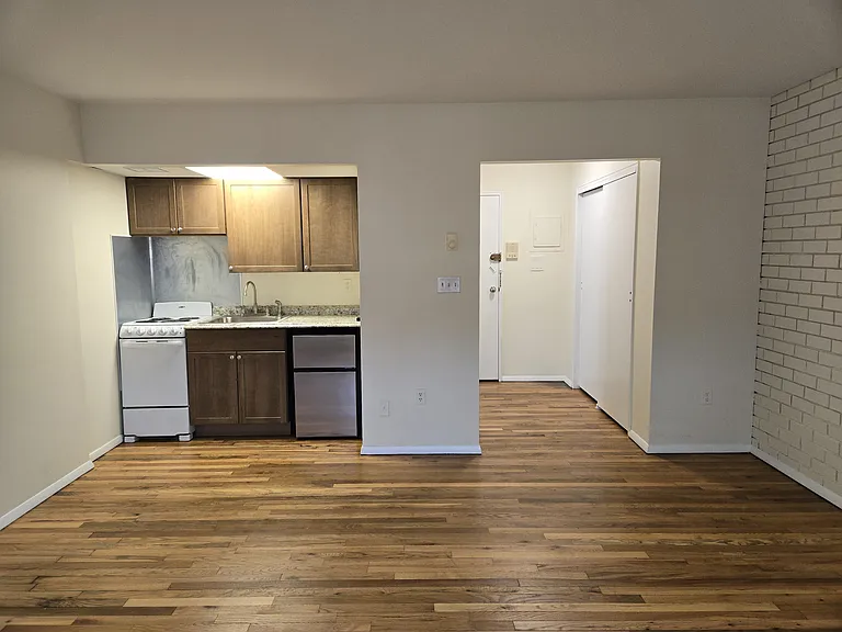 295 Battle Ave #1D — Photo 5
