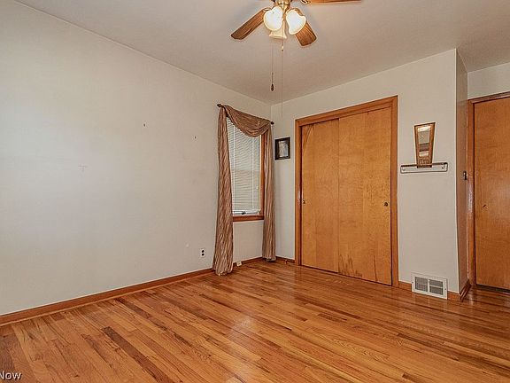 5th image of 28904 W Willowick Dr