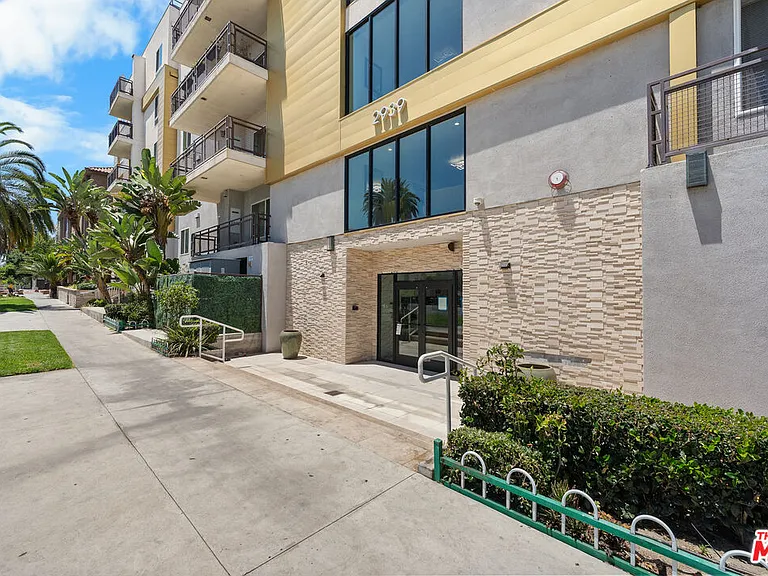 2939 W Leeward Ave #407 — Photo 34