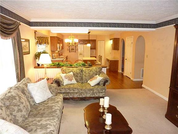 5th image of 117 Woodbine Dr