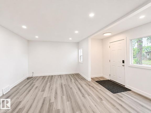 4th image of 12746 116th St NW