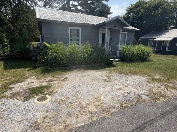 104 12th St S, Clanton, AL 35045