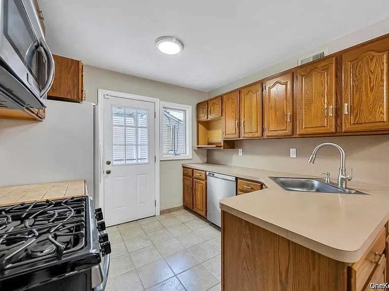 59 Andover Ln — Photo 4