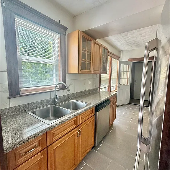 39 Dunbar Ave #1 — Photo 11