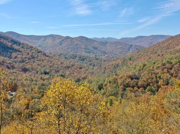 17 Stone Pillow Rd, Tuckasegee, NC 28783