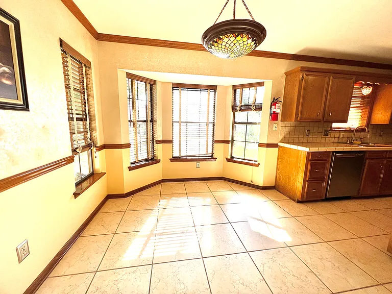 1408 Edgemont Cir — Photo 4
