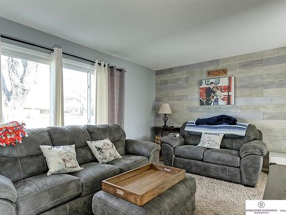 2nd image of 225 W Glenmore Dr