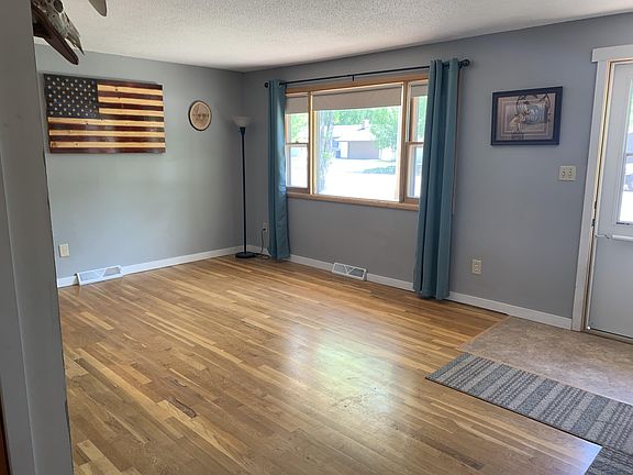 2nd image of 313 16th Ave NE