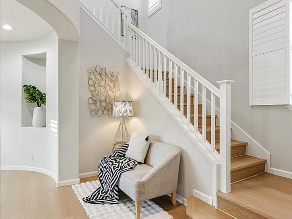3rd image of 3301 Villa Contessa Ct