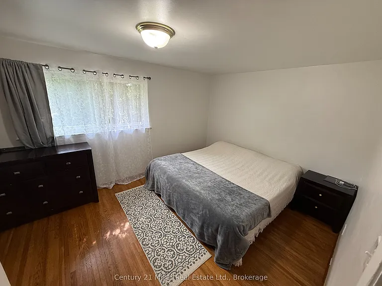 35 Melville Cres — Photo 6