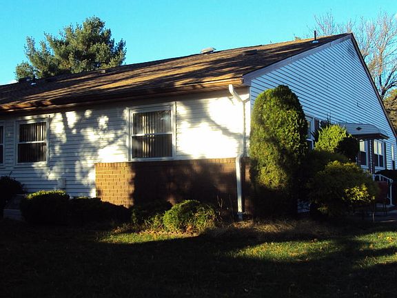3rd image of 5 Easton Ct #A