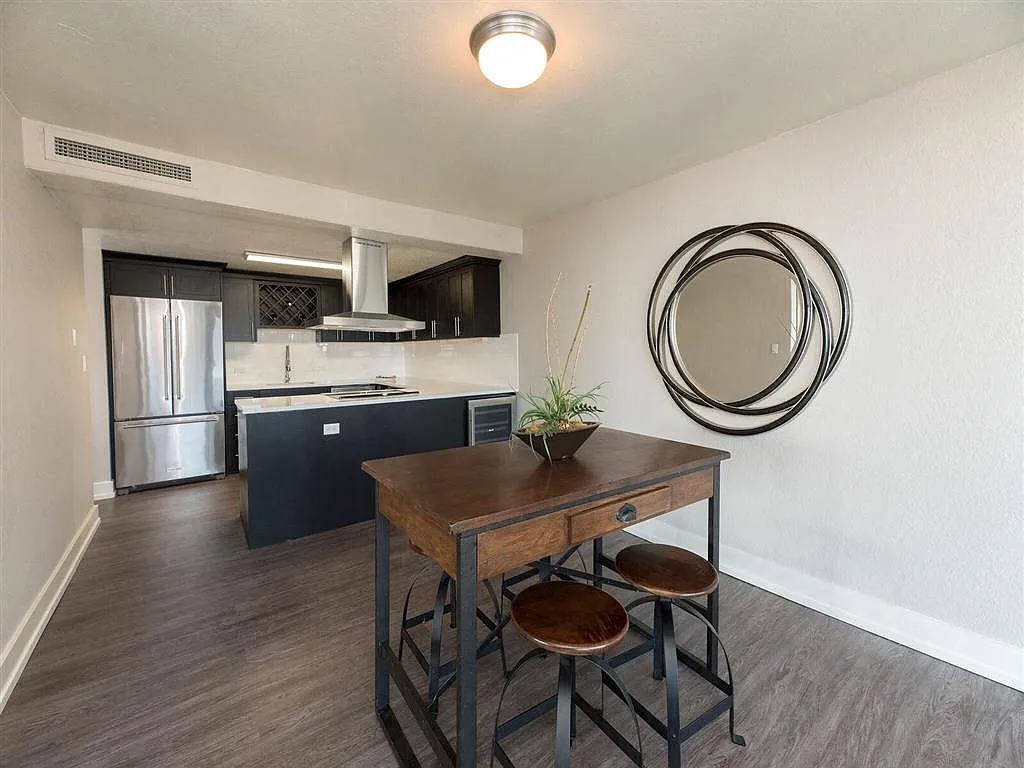 Harrison Tower Apartment Homes — Photo 3