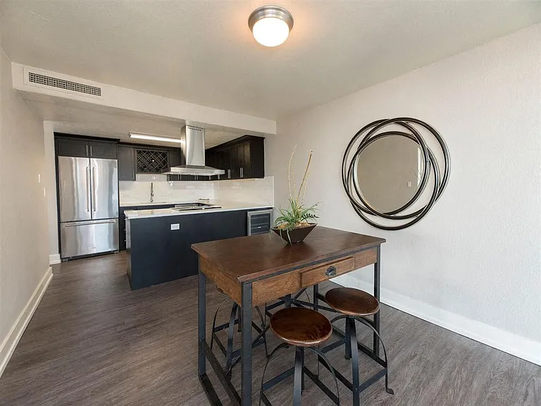 Harrison Tower Apartment Homes — Photo 3