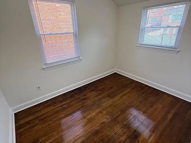 374 Chaplin St SE — Photo 4