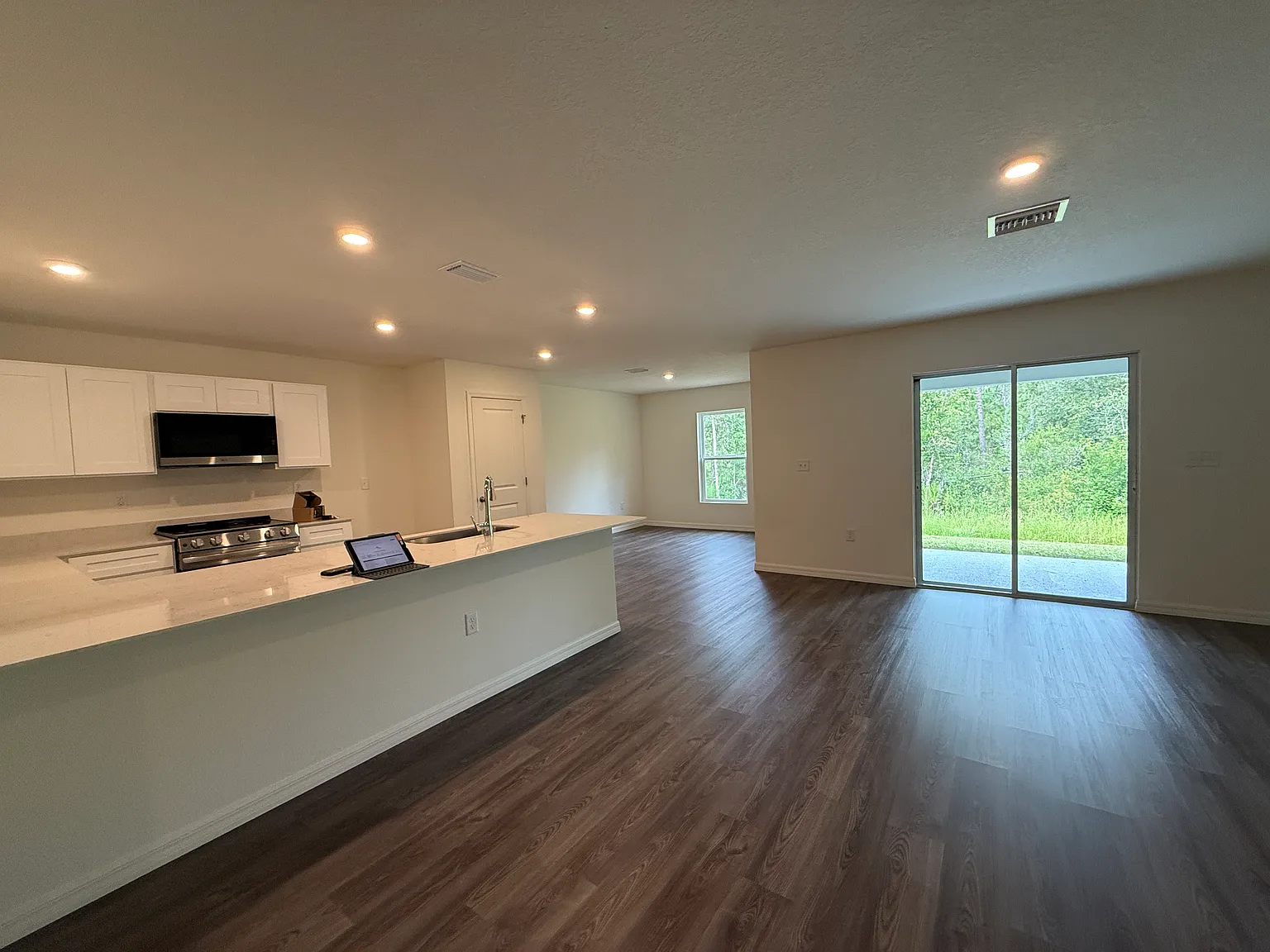 4 bed, 1808 sqft, $1,950 — Photo 4